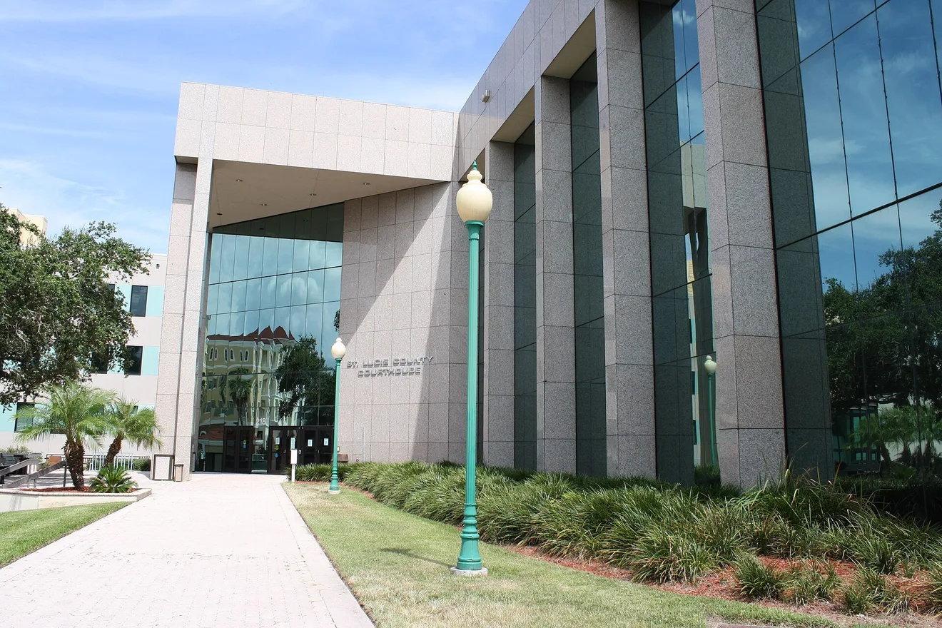 St. Lucie County Courthouse in Fort Pierce, Florida (Photo: Georgia Guercio / Wikimedia Commons, CC BY-SA 3.0)