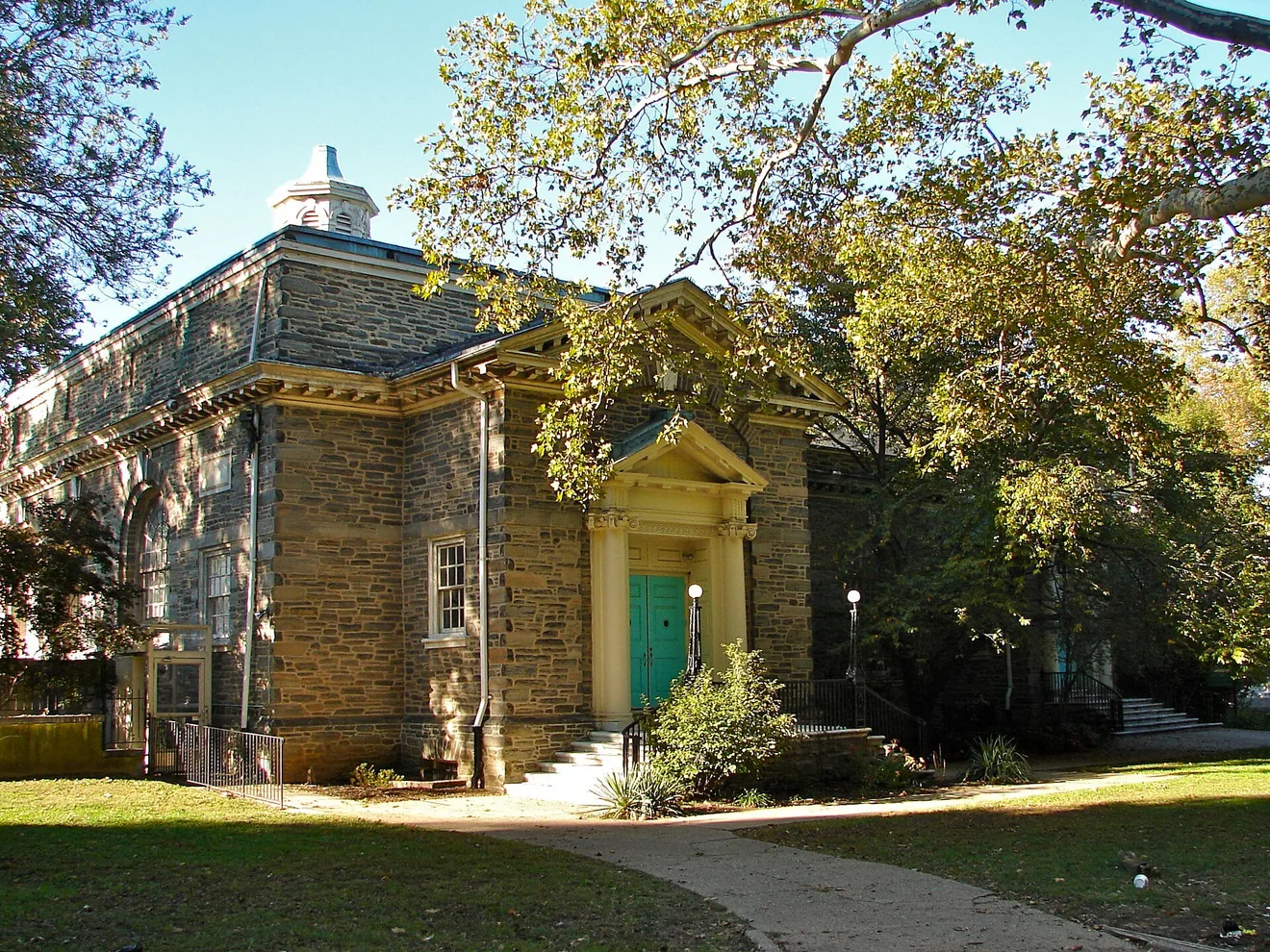 The old Germantown branch of the Free Library on Germantown Avenue beside Vernon Park in Philadelphia, not the YWCA building (Photo: Smallbones / Wikimedia Commons, public domain)