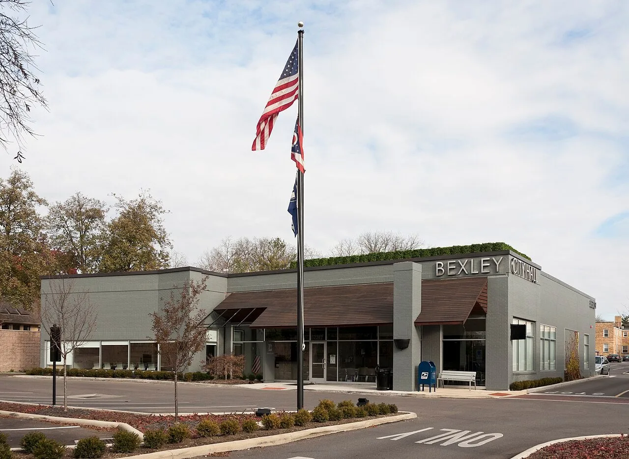 Bexley City Hall in Bexley, Ohio (Photo: Sixflashphoto / Wikimedia Commons, CC BY-SA 4.0)