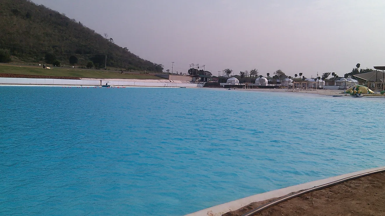 A man-made Crystal Lagoons swimming lagoon, not Diamond Springs (Photo: Thaweesak Churasri / Wikimedia Commons, CC BY 3.0)