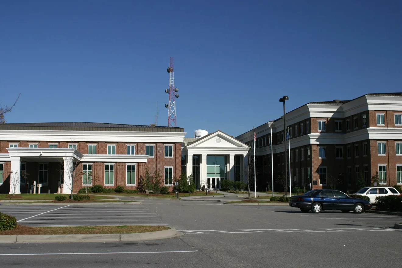 Horry County courthouse and county office complex in Conway, South Carolina (Photo: Pollinator / Wikimedia Commons, CC BY-SA 3.0)