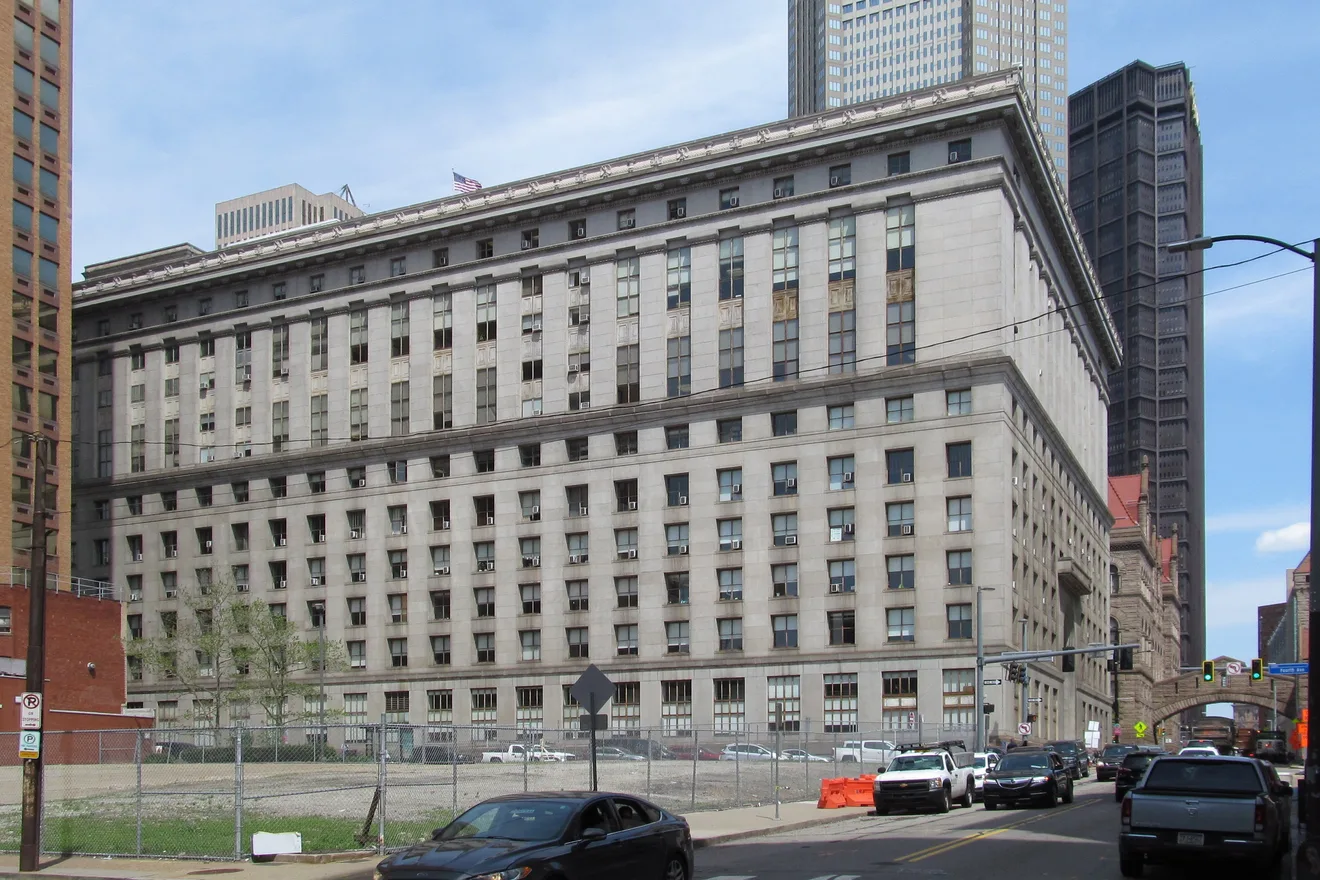 Pittsburgh's City-County Building, home of City Council, seen from Ross Street (Photo: Cbaile19 / Wikimedia Commons, CC0)