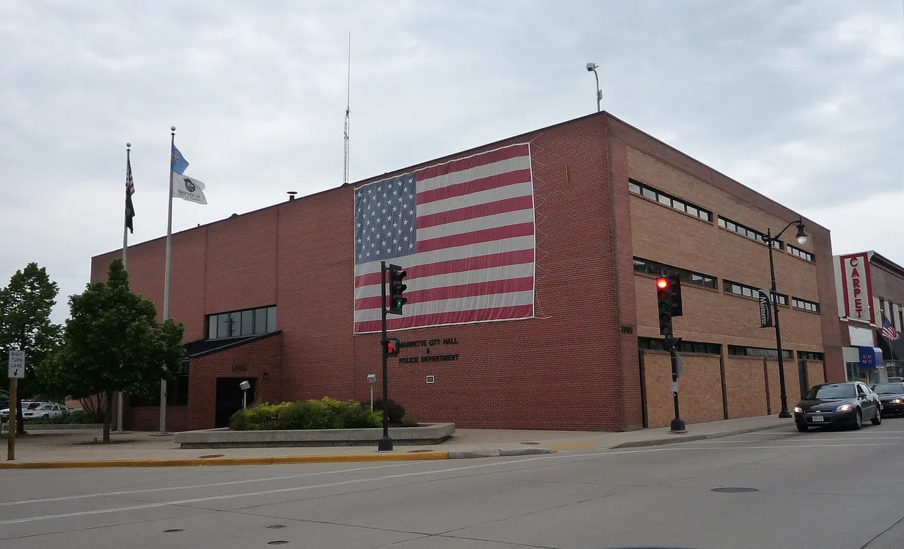 Marinette City Hall in Marinette, Wis., not the Garfield school (Photo: Bobak Ha'Eri / Wikimedia Commons, CC BY 3.0)